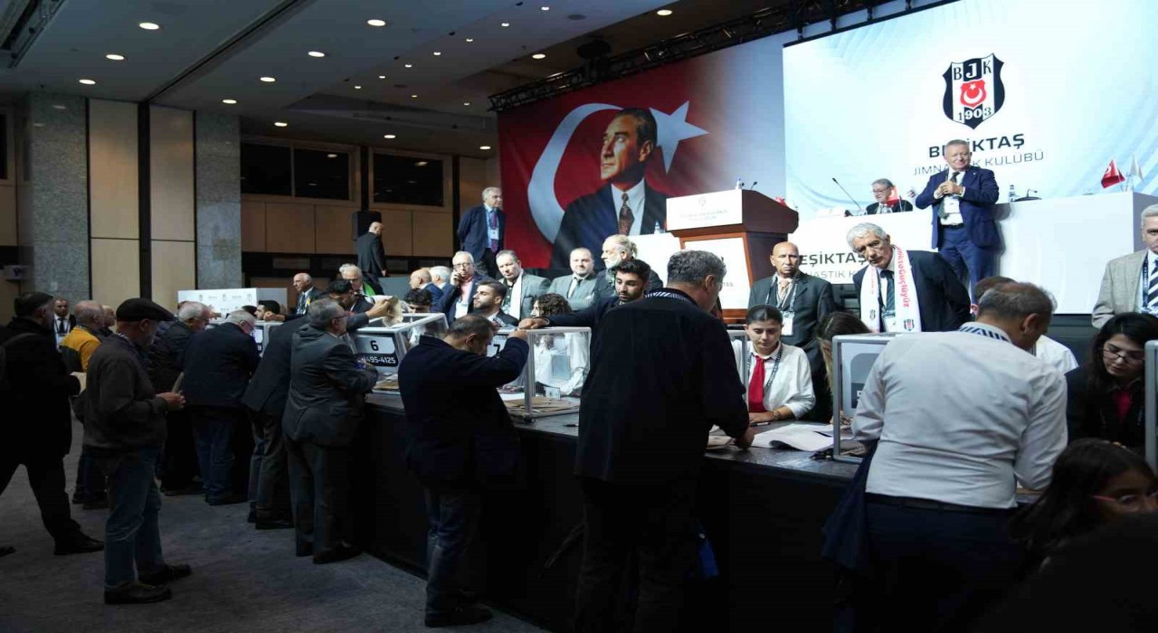 Beşiktaşta divan başkanı adayları oylarını kullandı