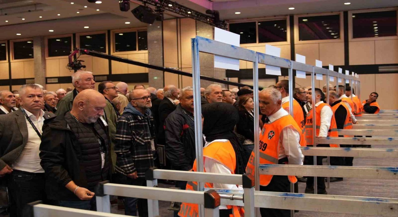 Beşiktaşta oy verme işlemi başladı