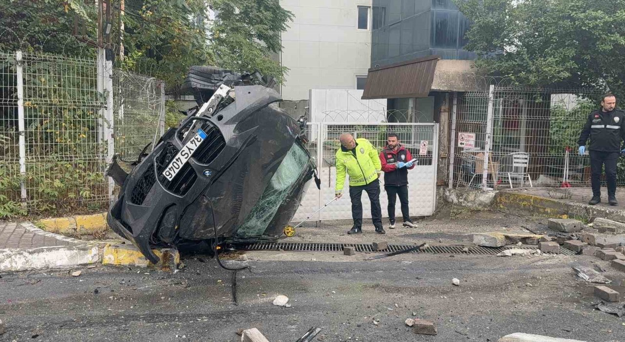 Beylikdüzünde kaladırımda yürüyen çocuğa araç çarptı: 1 ölü