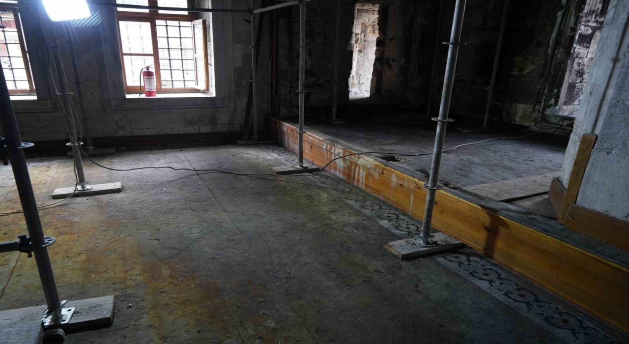 Beyoğlunda 439 yıllık Molla Çelebi Camiindeki yangın sonrası restorasyon çalışmalarına başlandı