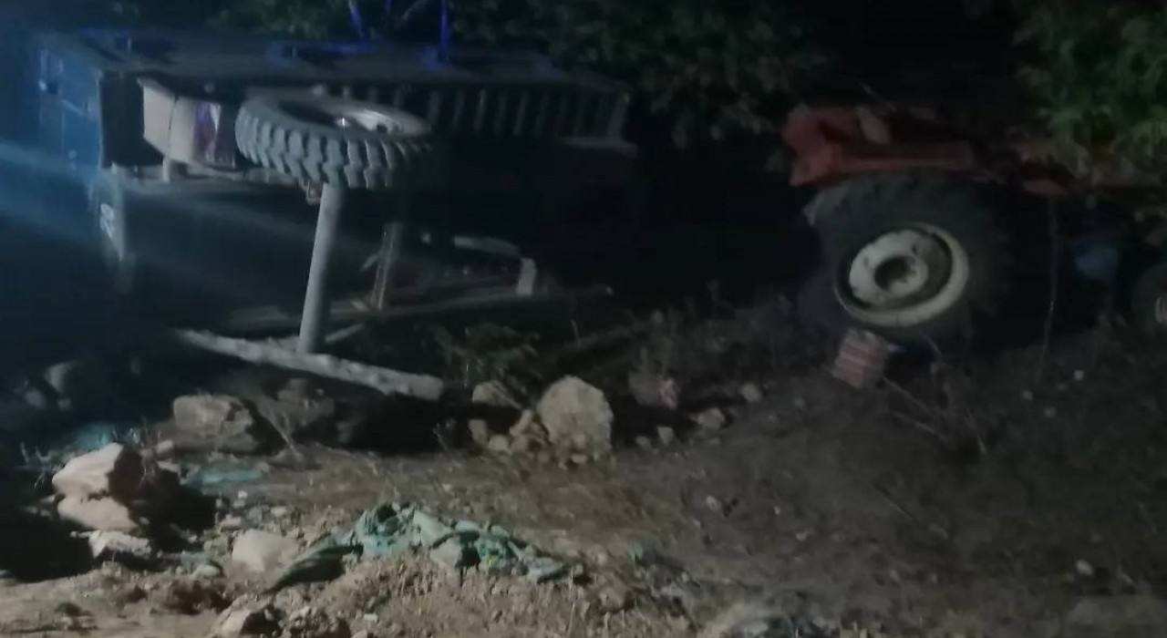 Beyşehirde devrilen traktörün sürücüsü hayatını kaybetti