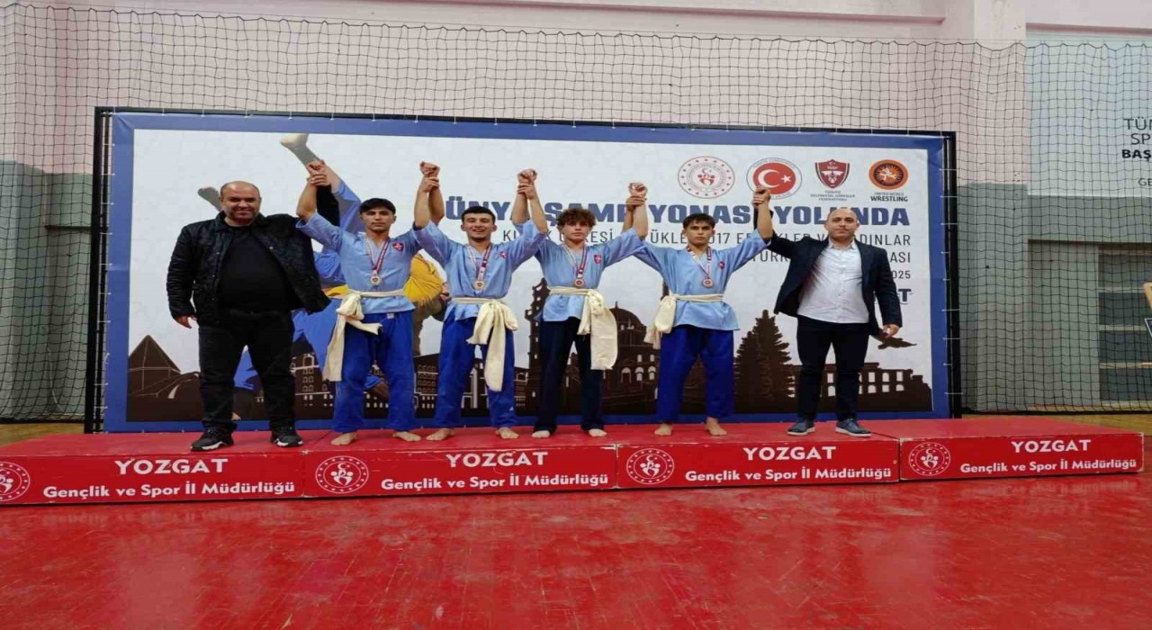 Bilecikli güreşçi Mikail Zaloğlundan Türkiye şampiyonluğu