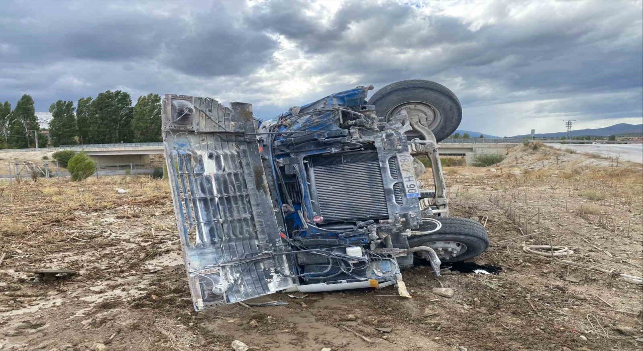 Bilecikte devrilen tanker sürücüsü yaralandı