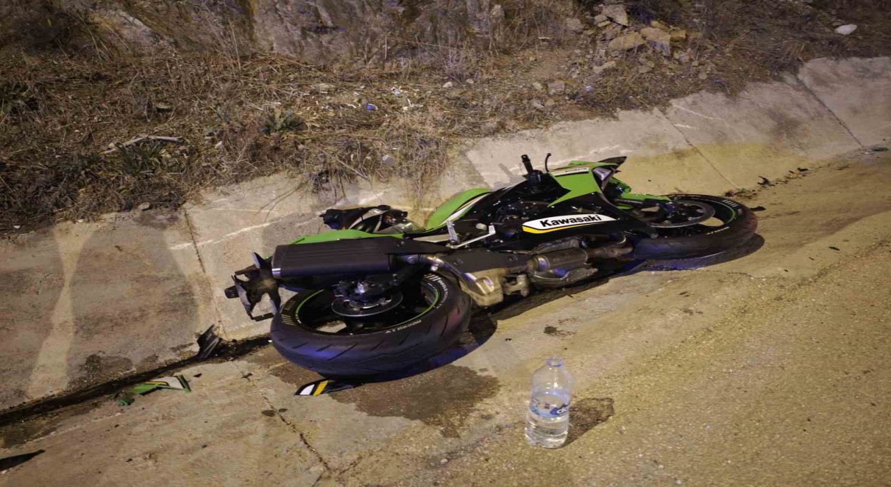 Bilecikte hafifi ticari araç ile motosiklet çarpıştı; 1 yaralı