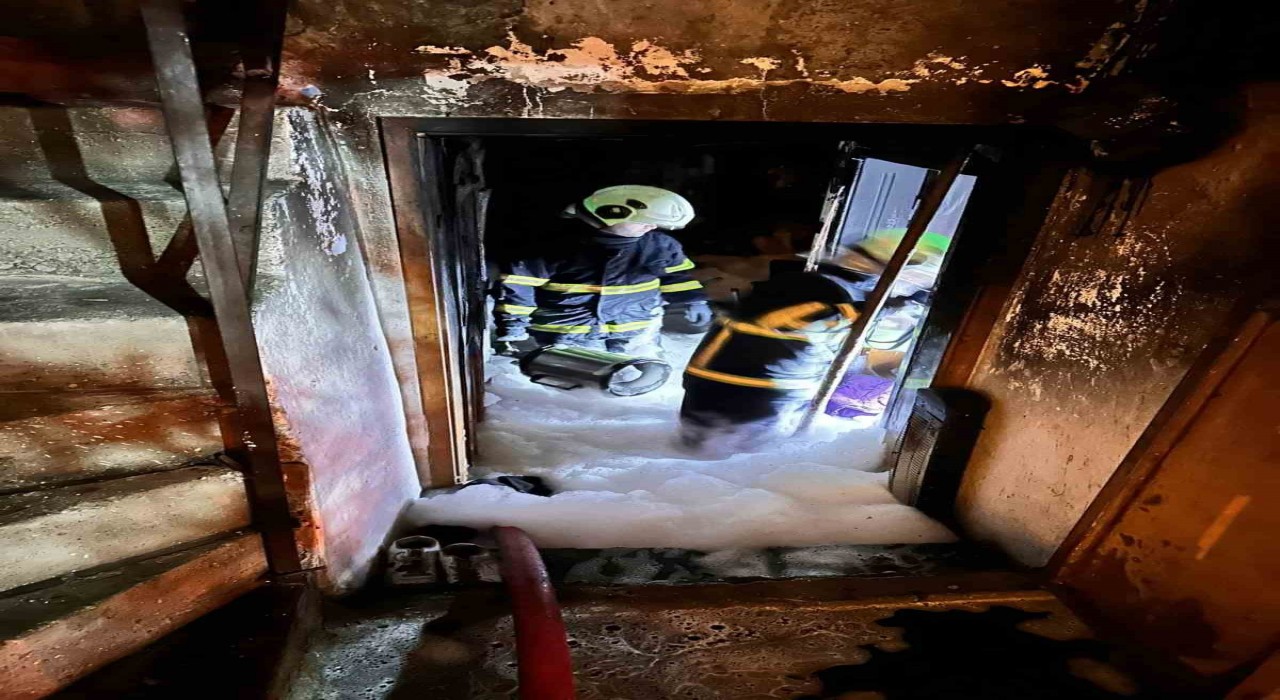 Bilecikte iki katlı evde yangın çıktı