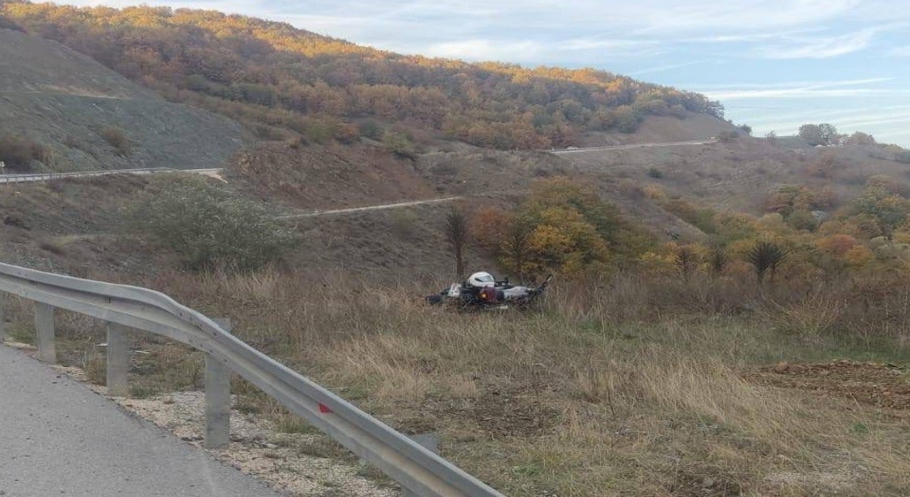 Bilecikte kontrolden çıkan motosiklet devrildi, sürücüsü yaralandı