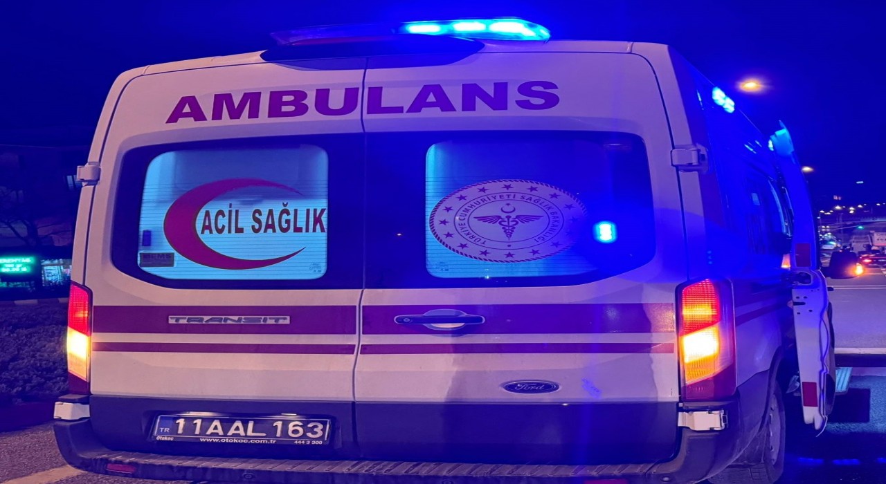 Bilecikte motosiklet ile kamyonet çarpıştı: 1 yaralı