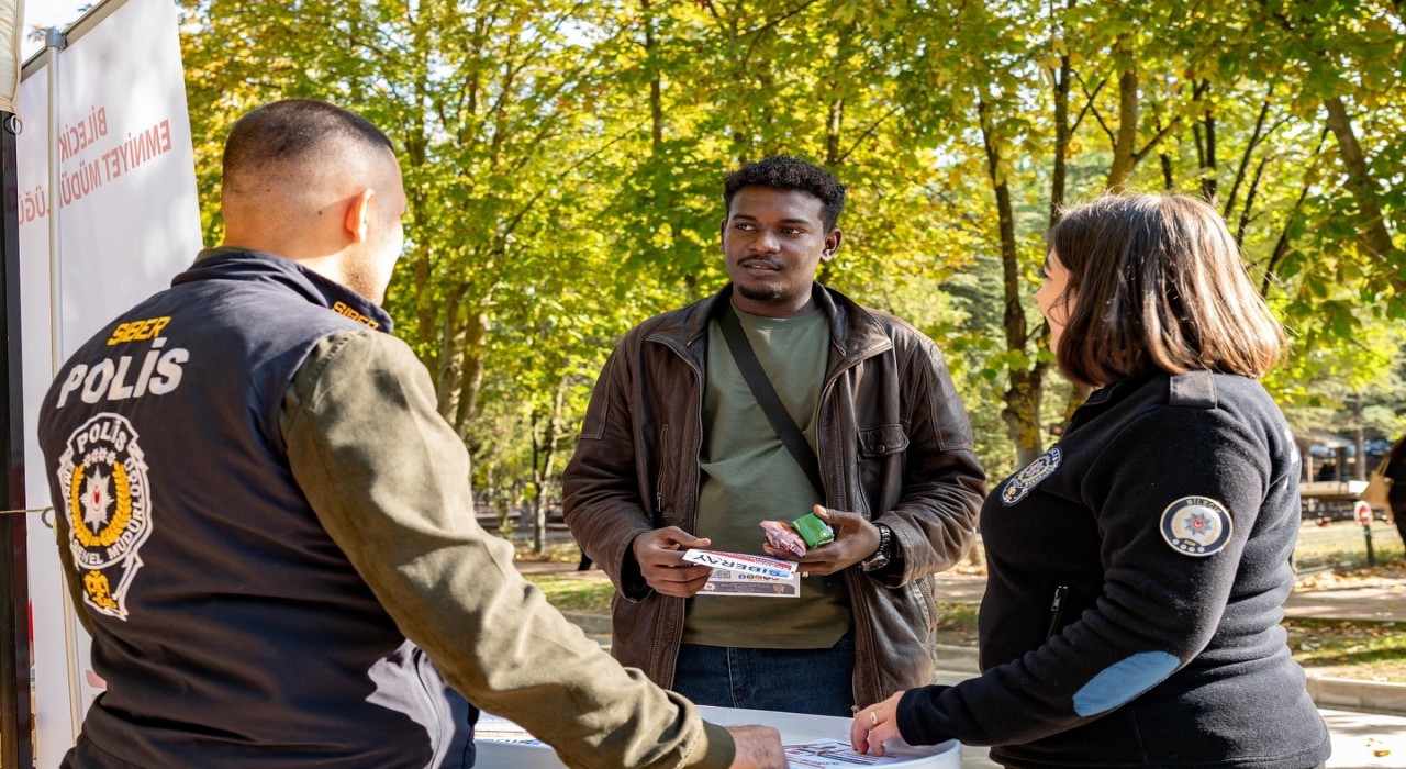 Bilecikte öğrenciler dolandırıcılık ve güvenlik konularında bilgilendirildi