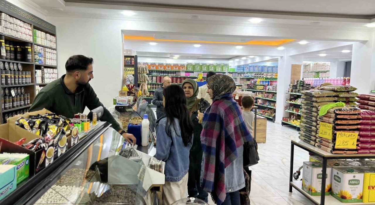 Bingölde havalar soğudu, aktarlarda kış çaylarına yoğun ilgi