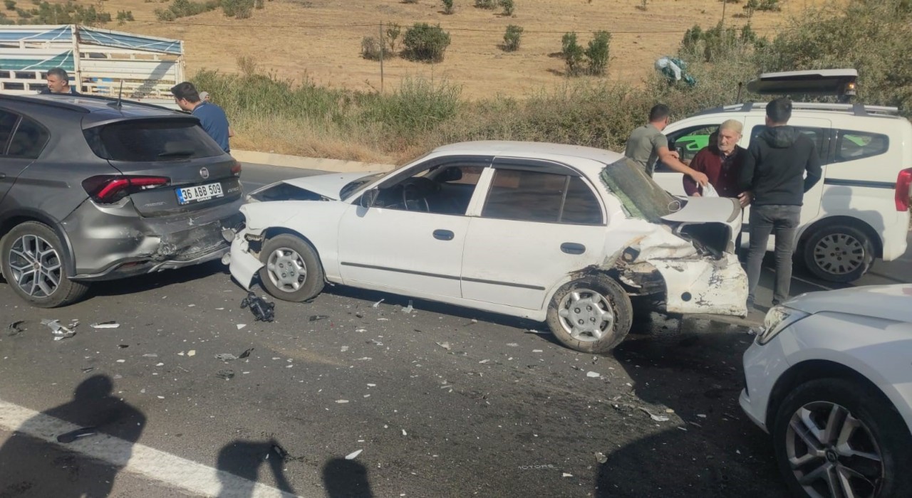 Bingölde zincirleme trafik kazası: 4 yaralı