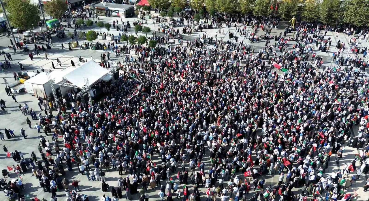 Binler, Filistin için tek ses oldu: Sakaryadan dünyaya Gazzeye özgürlük mesajı verdiler