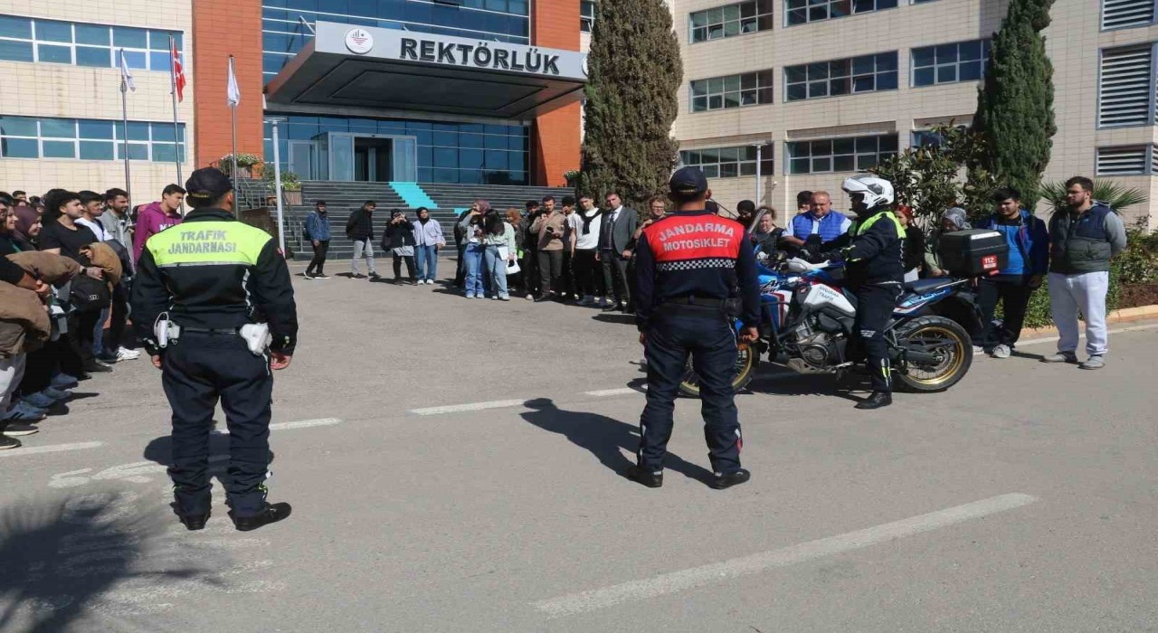 Bir Kural Bir Ömür  projesi ile motosiklet güvenliği anlatıldı