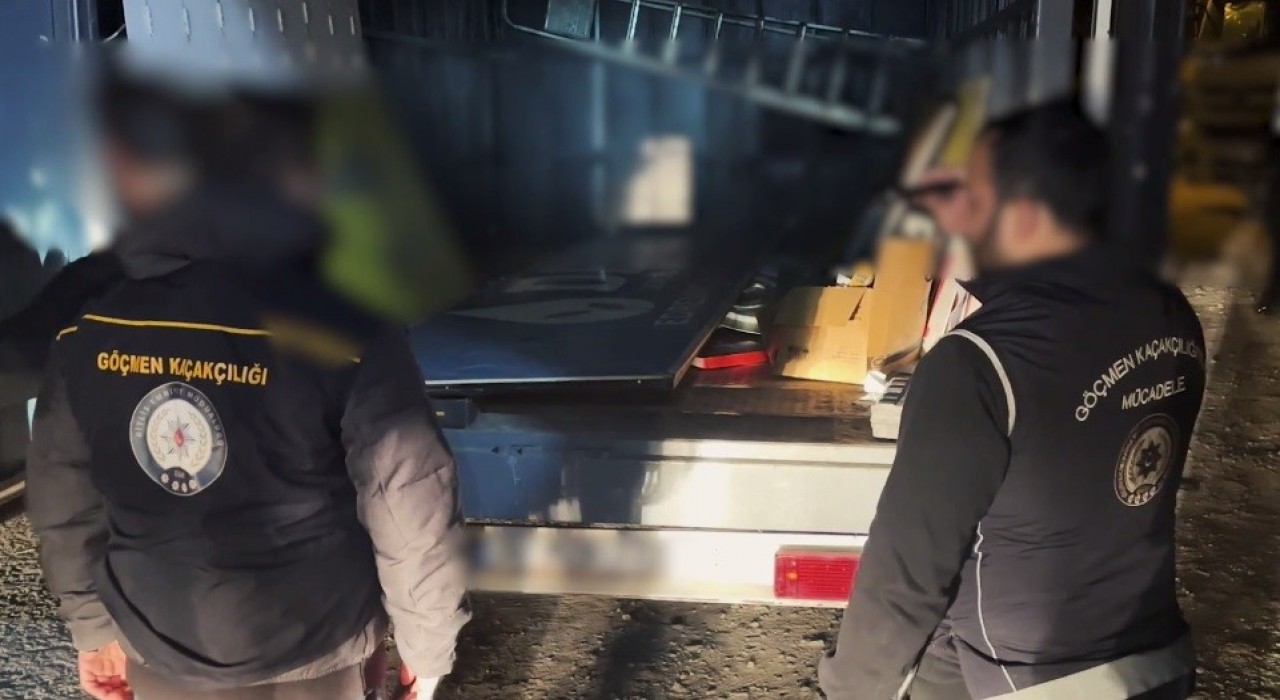 Bitliste 12 düzensiz göçmen yakalandı, 2 organizatör tutuklandı