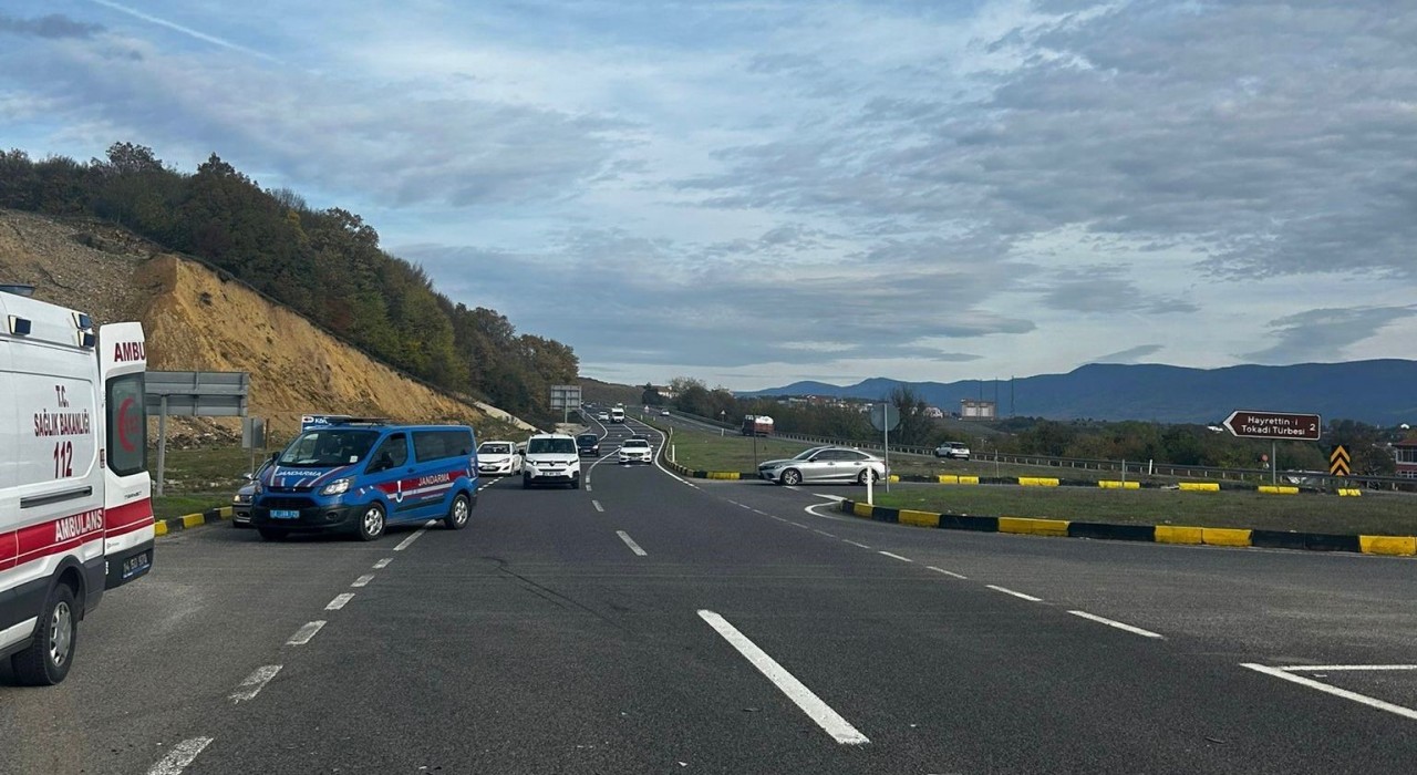 Bolu D-100de iki araç çarpıştı: 5 yaralı