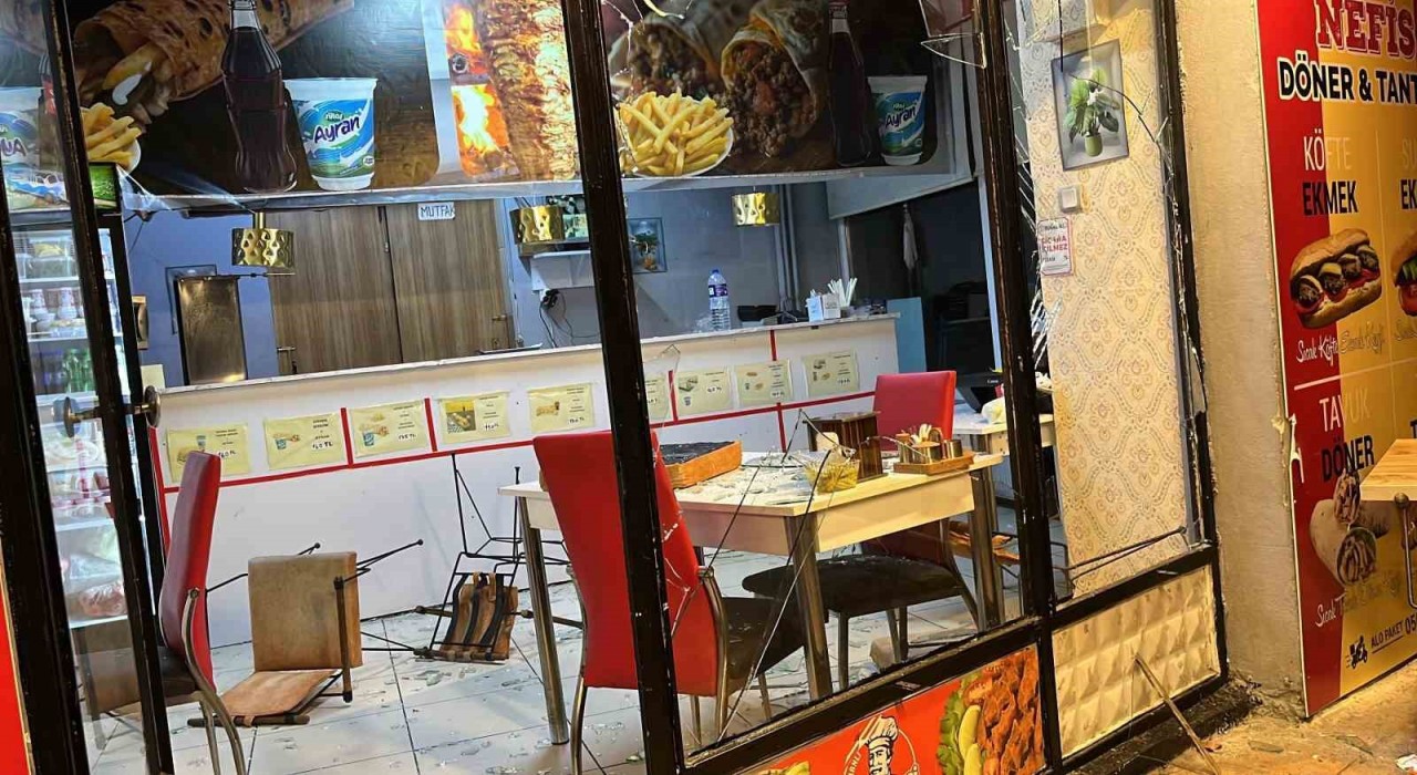 Boluda dönerciye sopalı ve yumruklu saldırı anları görüntülendi