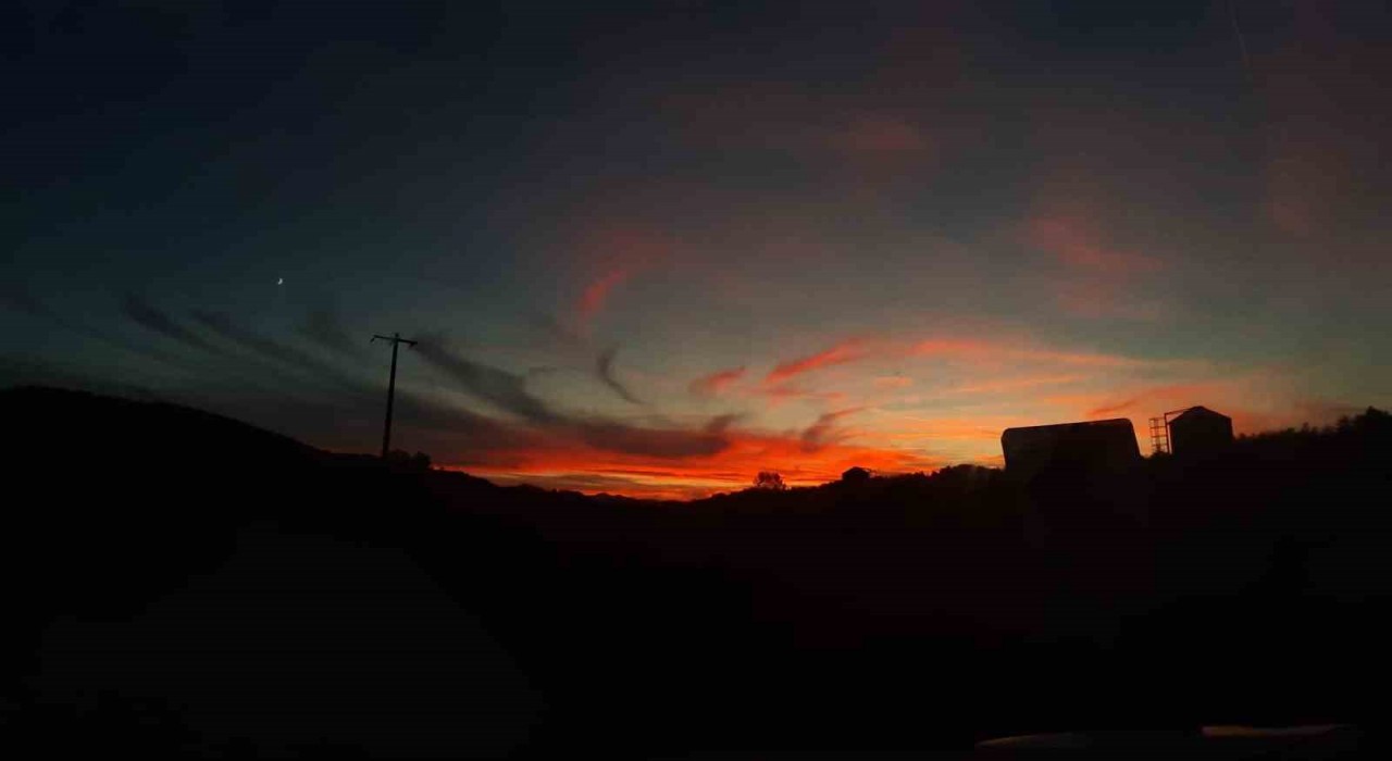 Boluda gün batımı kartpostallık görüntüler oluşturdu