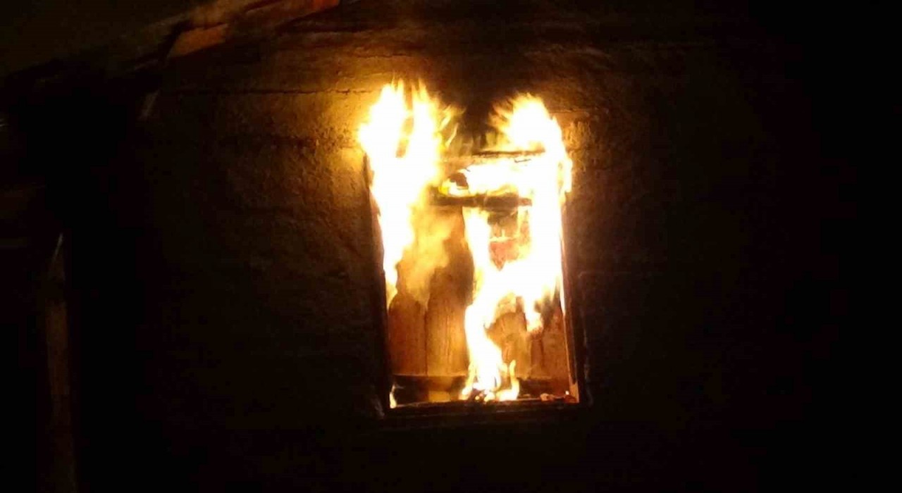 Boluda samanlık alev alev yandı