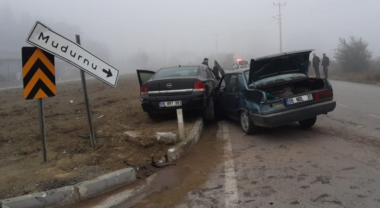 Boluda sürekli kazaların yaşandığı kavşakta yine kaza: 4 yaralı