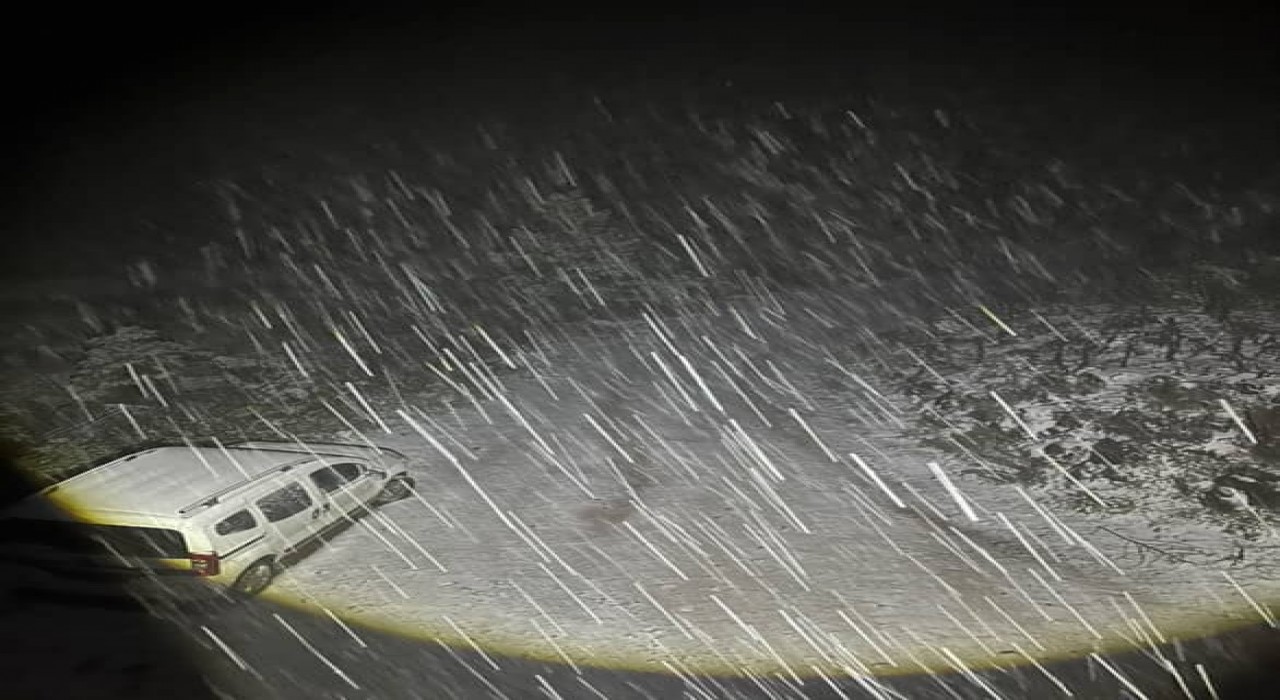 Bolunun yüksek kesimlerine kar yağdı