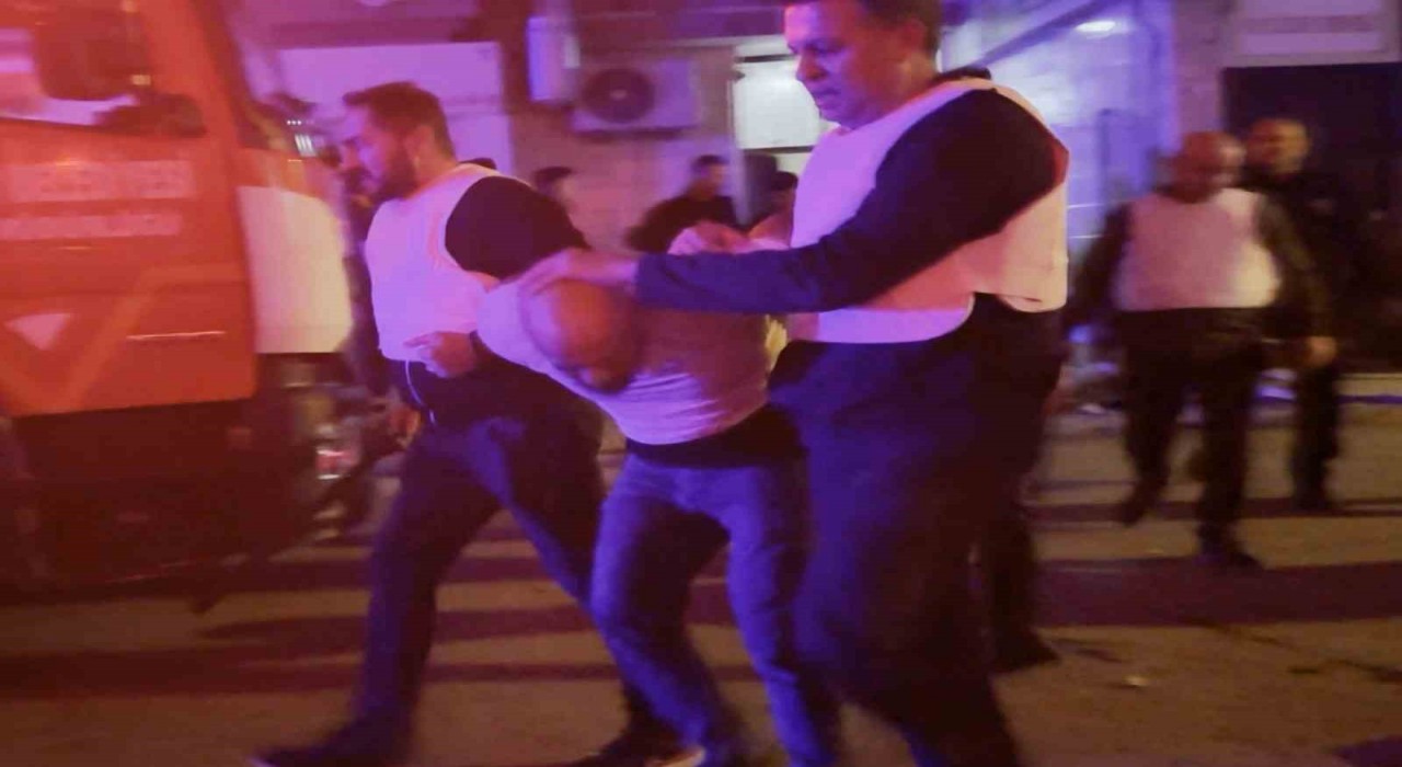 Boşandığını eşini darp edip çocuklarını bıçakla rehin alan şahıs tutuklandı