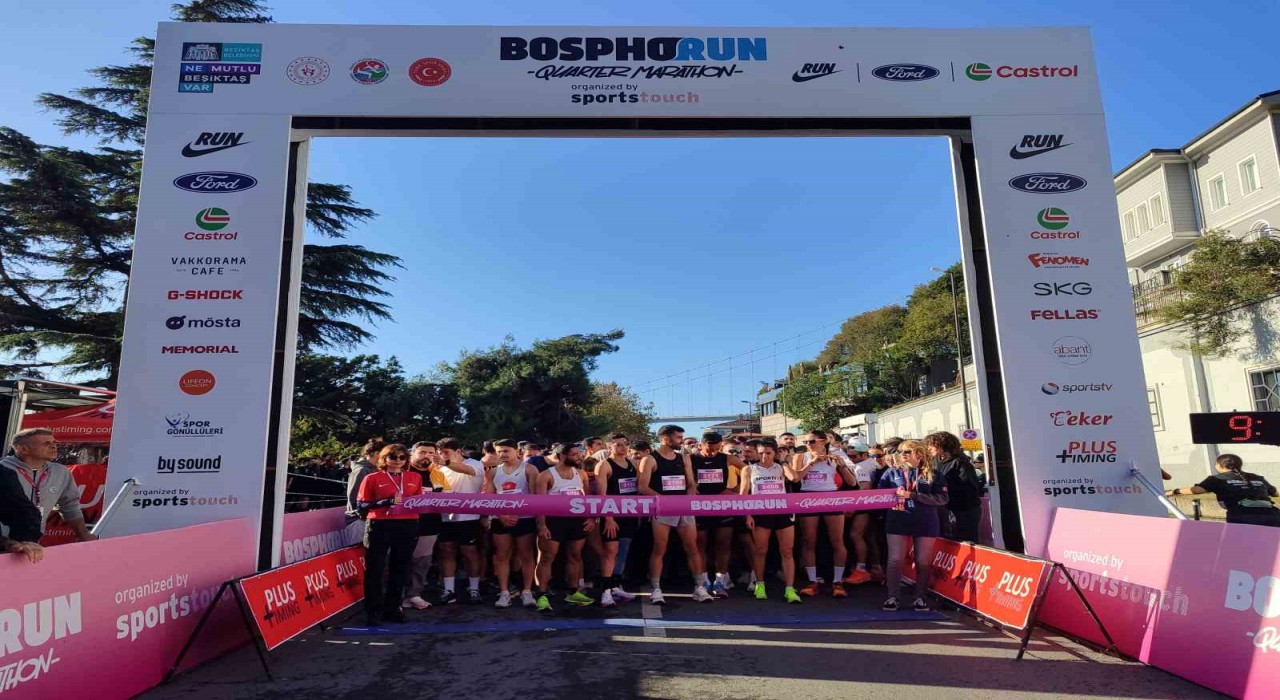 Bosphorun Quarter Marathonunda 3 bin kişi kıyasıya mücadele etti