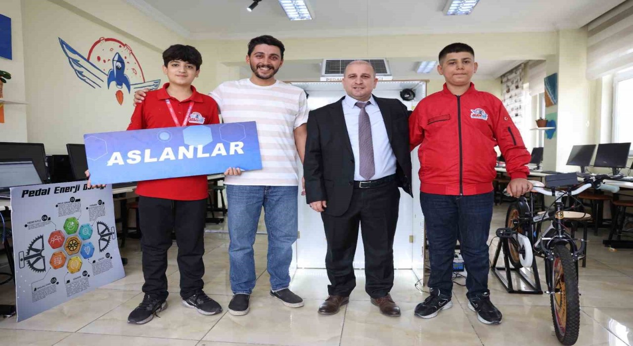 Bu bisiklet hem elektrik üretiyor hem de bakiye kazandırıyor