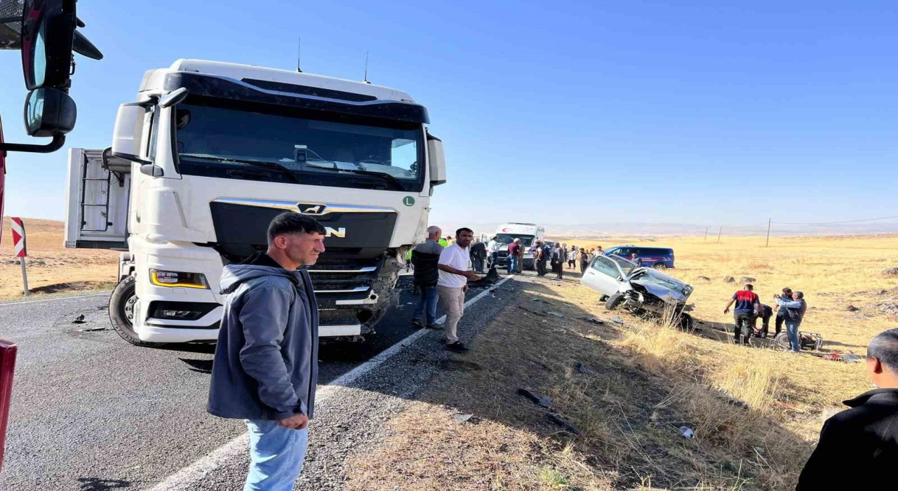 Bulanıkta otomobil ile tır çarpıştı: 1 yaralı