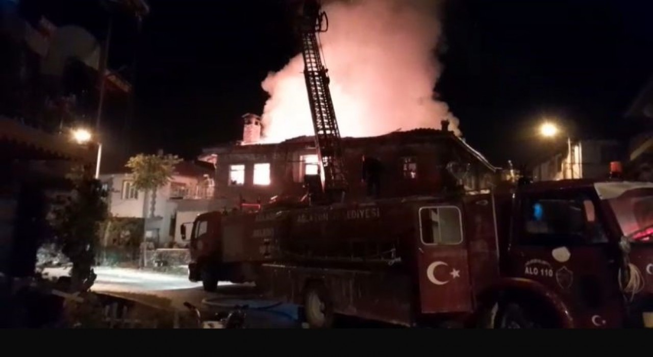 Burdurda 2 katlı evde yangın