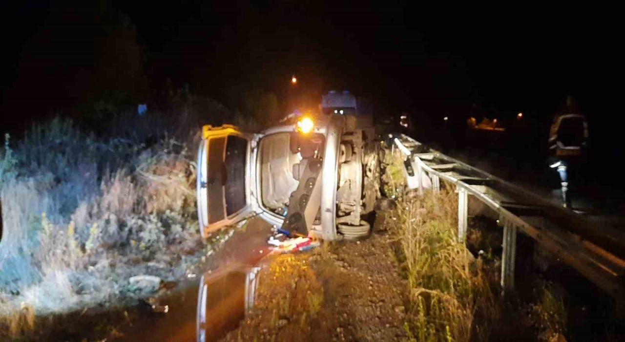 Burdurda hafif ticari araç devrildi: 1 ölü