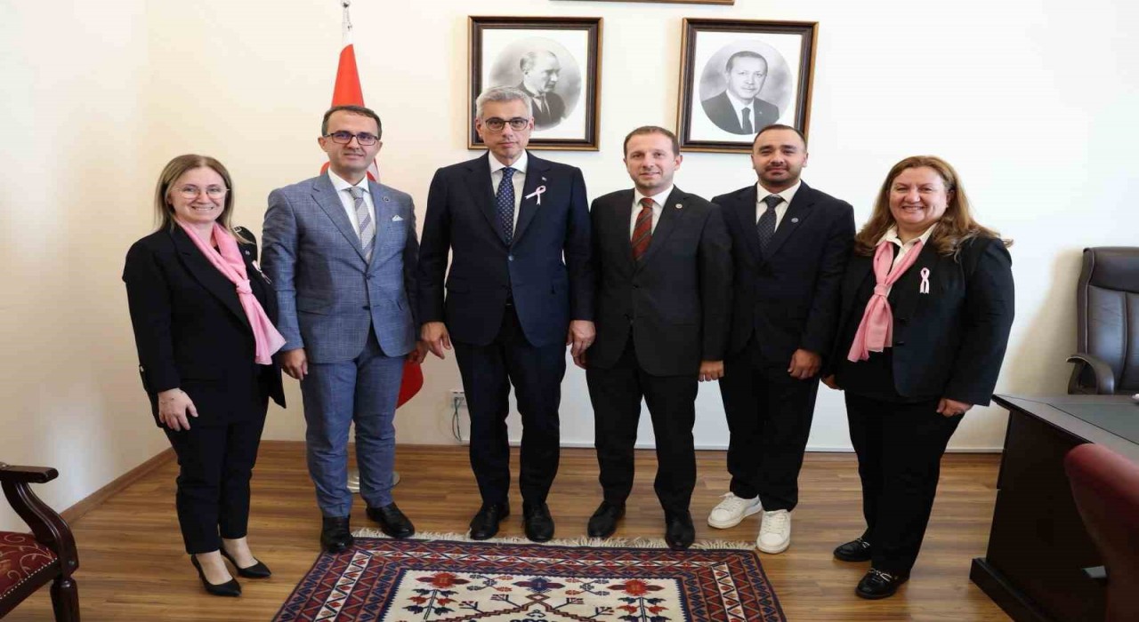 Bursa Kanserle Savaş Derneğinden Sağlık Bakanı Memişoğluna ziyaret