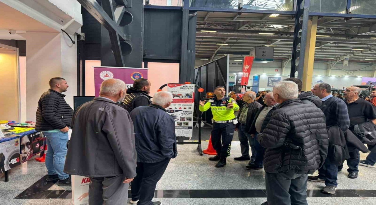Bursa Tarım ve Hayvancılık Fuarında jandarmadan traktör sürücülerine trafik eğitimi