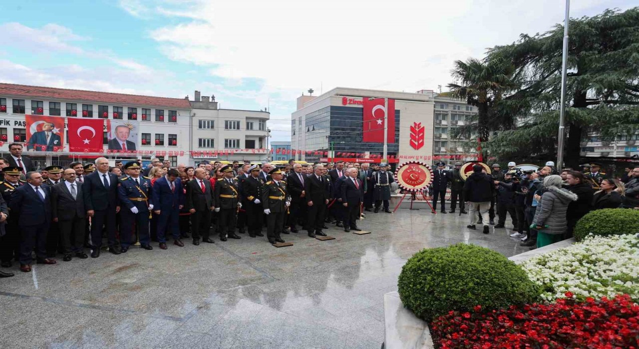 Bursa Valisi Ayyıldız: Cumhuriyetin 102. kuruluş yıl dönümünü coşku ve gururla yaşıyoruz