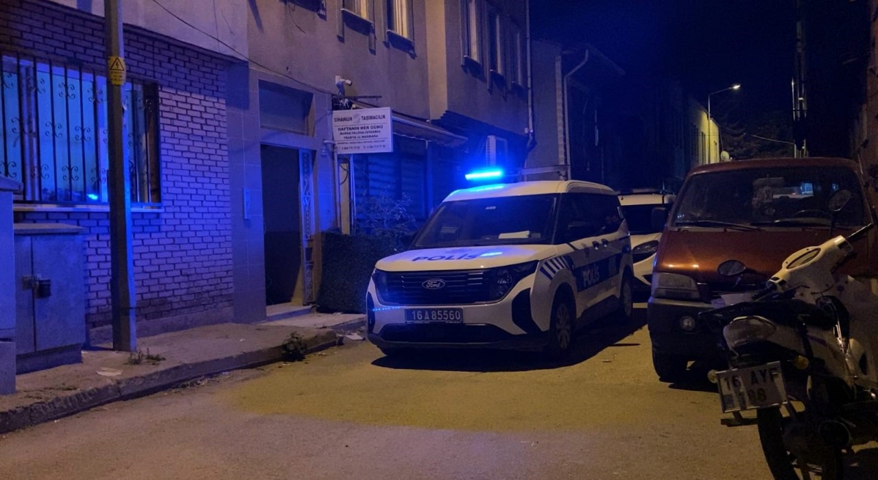 Bursada bir genç evinde ölü bulundu