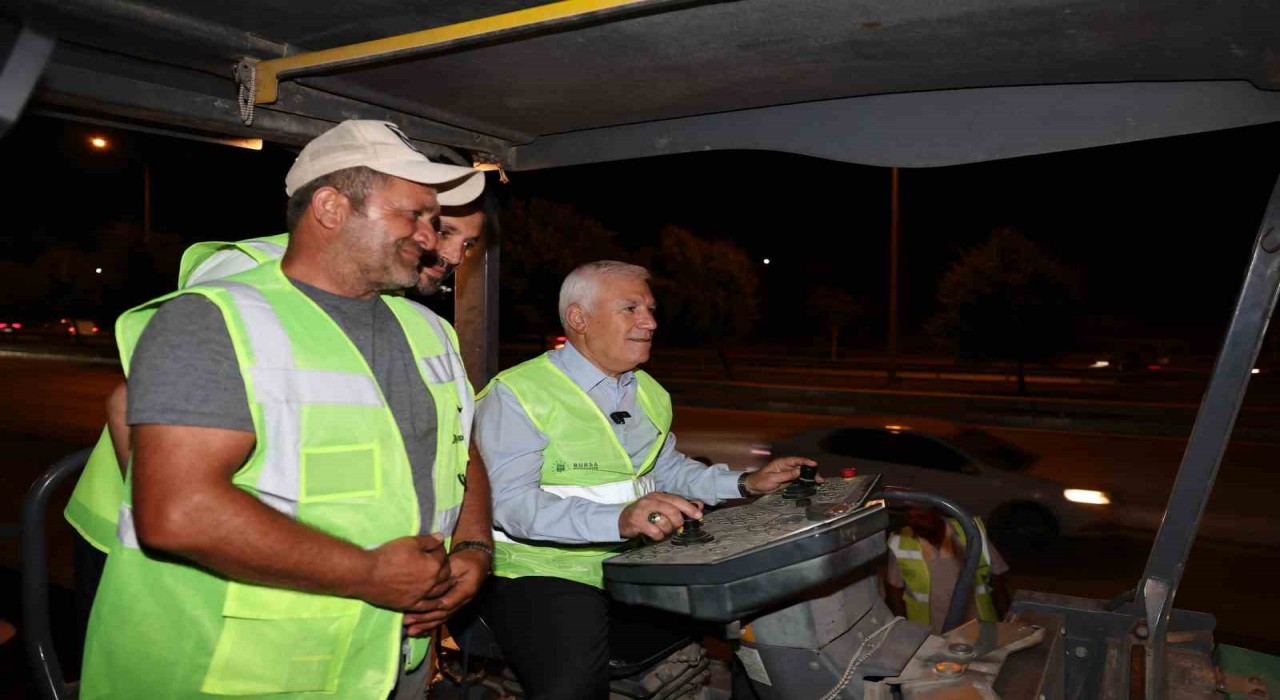 Bursada konforlu ulaşım için 150 bin ton sıcak asfalt döküldü