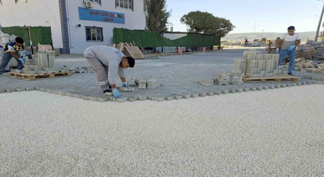 Büyükşehir Belediyesi, Arabanda kilitli parke taşı döşeme çalışmalarına başladı