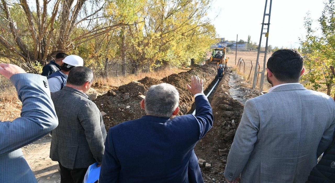 Büyükşehirin Sarızdaki alt ve üst yapı yatırımları sürüyor