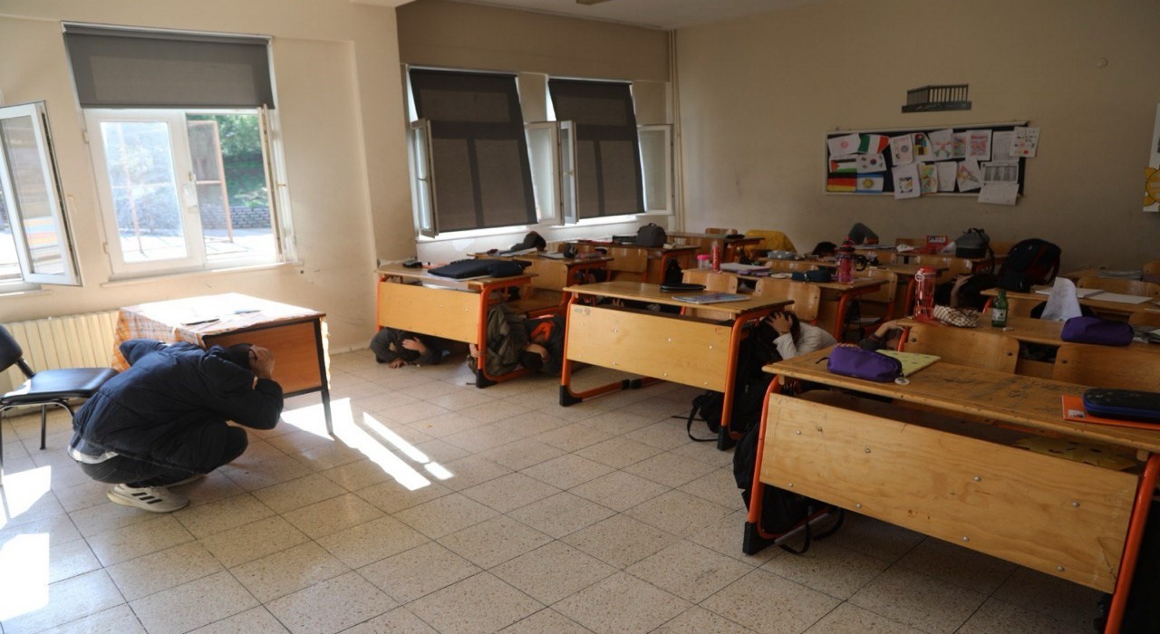 ÇAK-TİM, Çayırovadaki okullarda afet eğitimlerine başladı