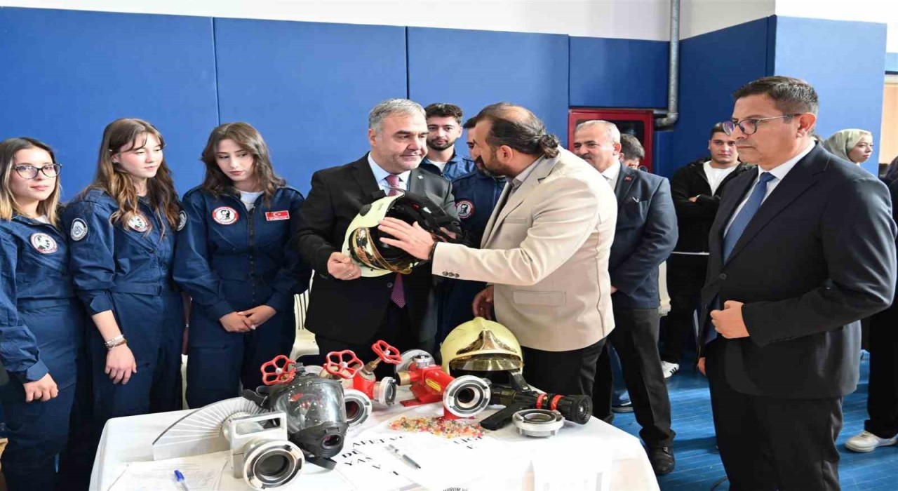 ÇAKÜde ‘topluluk tanıtım gününe yoğun ilgi