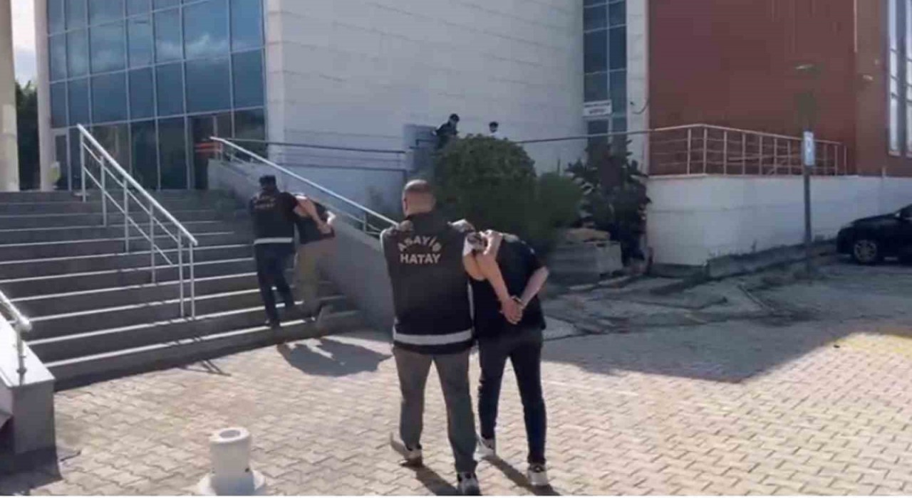 Çaldıkları motosiklete sahte plaka takan hırsızlık şüphelisi 2 şahıs yakalandı