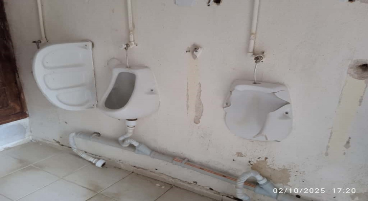 Cami abdesthanesine, tuvaletlerine ve evliya kabirlerinin taşlarına zarar verildi