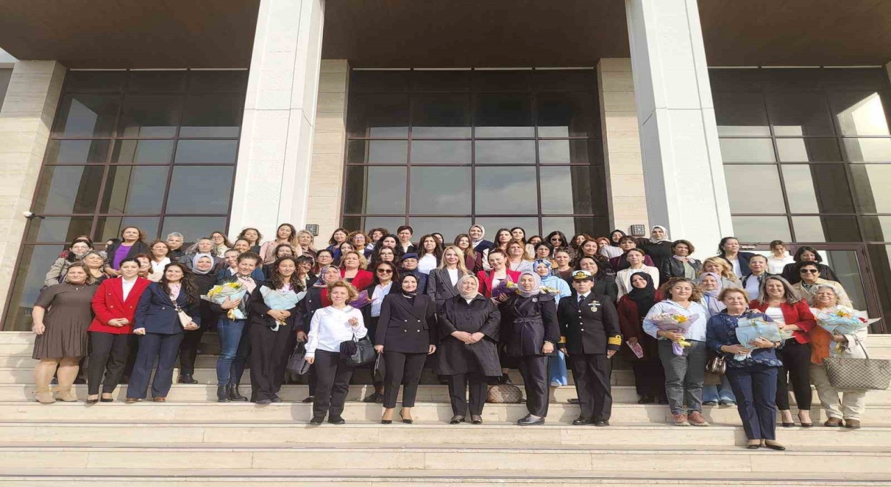 Çanakkalede Gönül Elçileri ile Koruyucu Aile Farkındalık Toplantısı düzenlendi