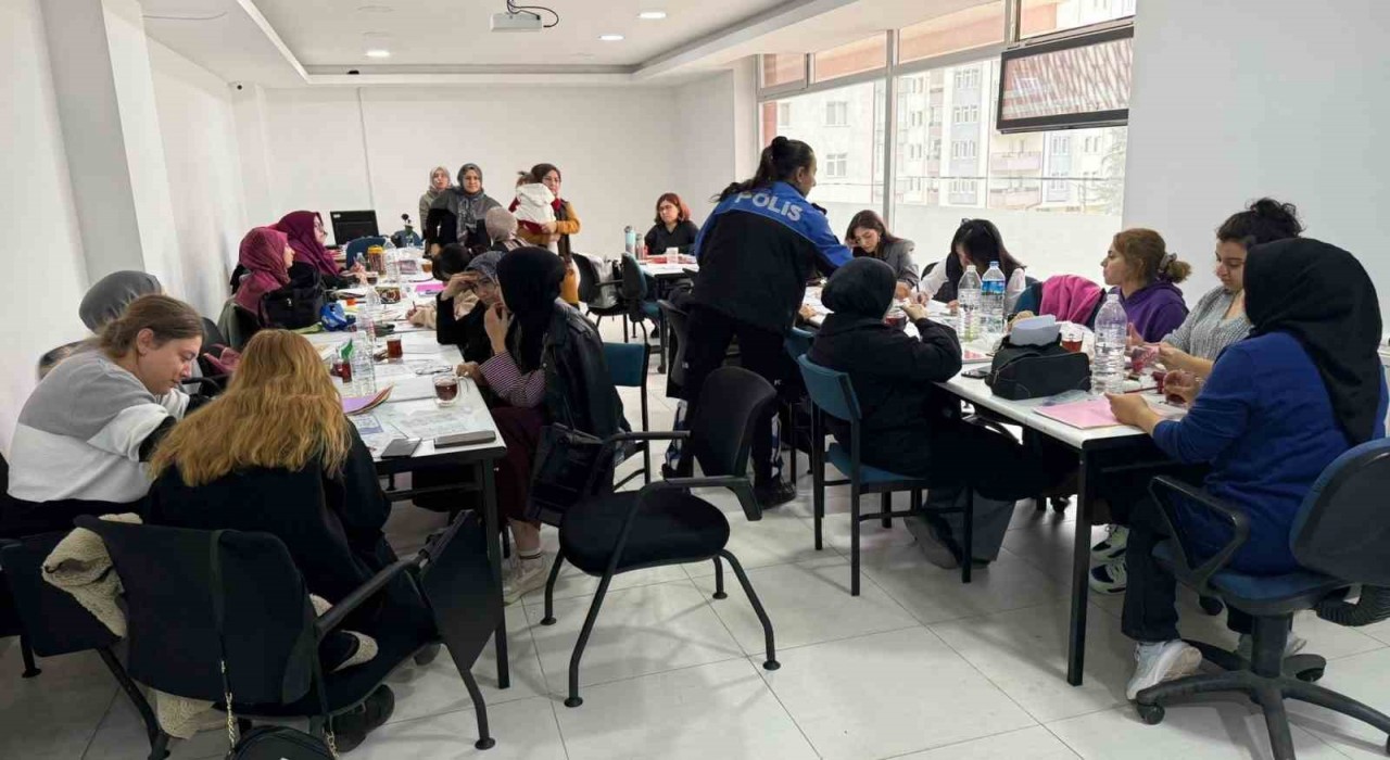 Çankırıda kadınlara KADES ve UYUMA bilgilendirmesi