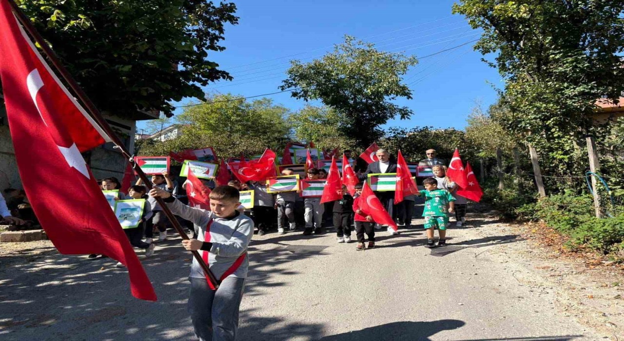 Çatalpınarda minik yüreklerden Filistine barış çağrısı