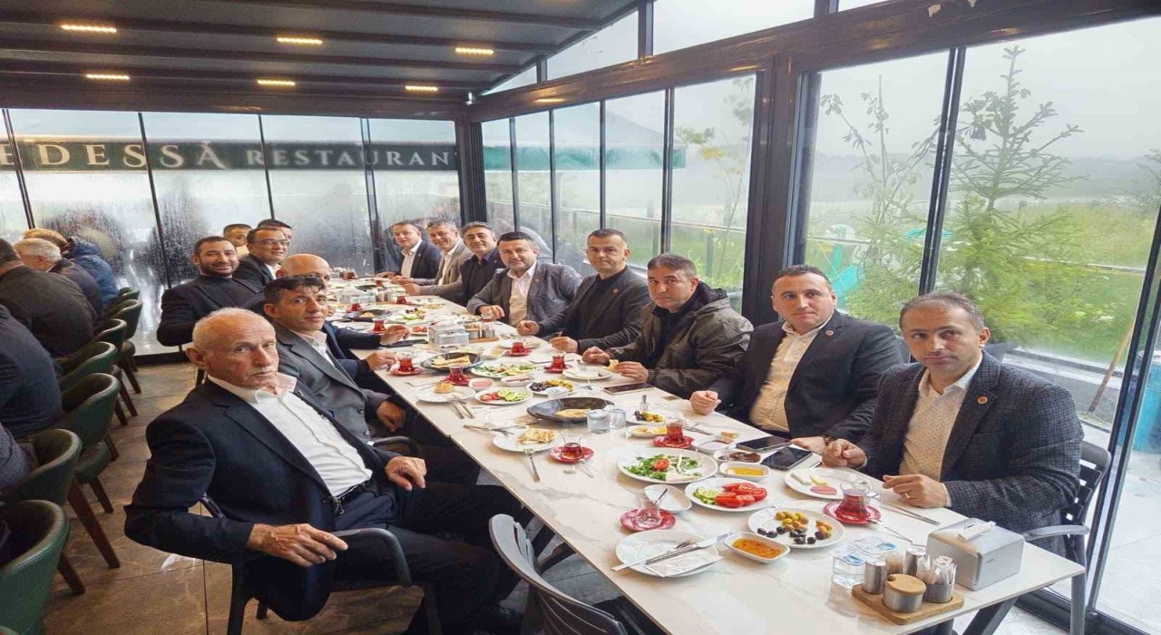 Çaycumada Muhtarlar Günü kutlanarak kahvaltıda bir araya geldiler