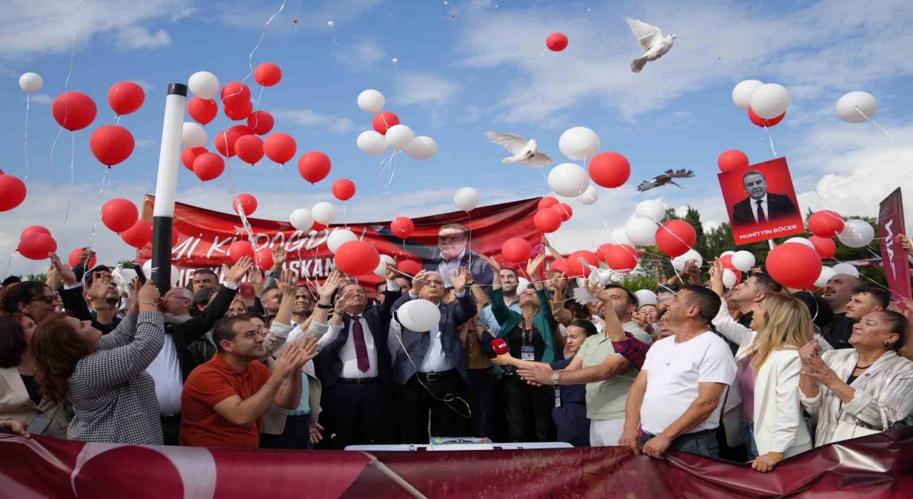 Cezaevinde bulunan eski başkan Muhittin Böceke gıyabında doğum günü kutlaması