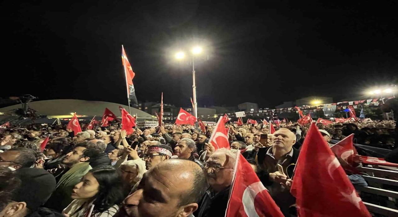 CHP Genel Başkanı Özel, Küçükçekmecedeki mitingde konuştu