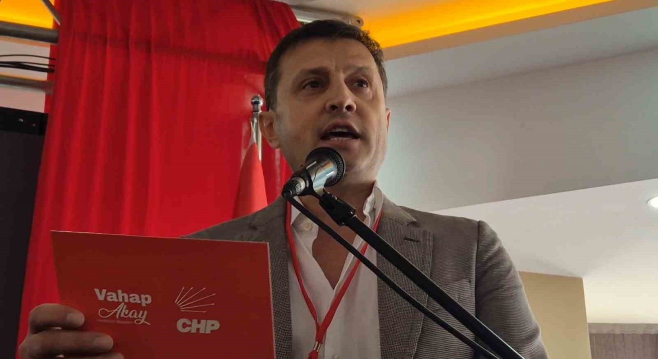 CHP Tekirdağ İl Kongresinde büyük kriz: Kovun beni diyerek salonu terk etti