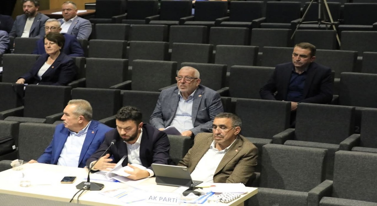 CHPli Başkan Tanju Çelikin, belediyenin maaş paralarını SGKnın istediği yönündeki sözlerine yalanlama