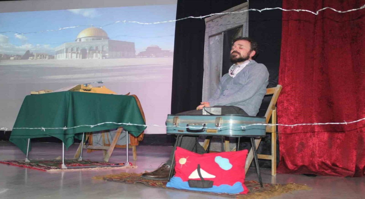 Çınarcıkta Bir Filistin Hikayesi adlı oyun sahnelendi