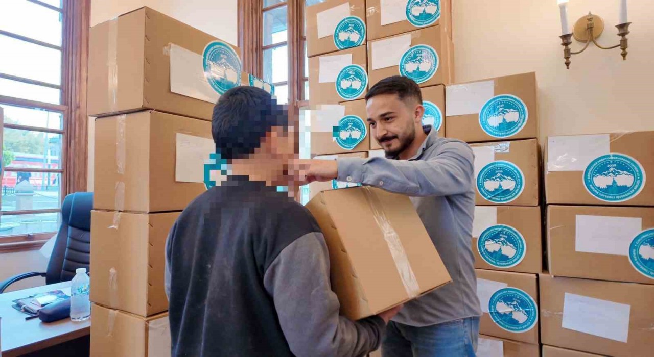 Çocuklar üşümesin kampanyasında 500 çocuk giydirildi